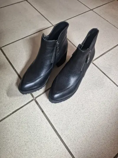 Botines de cuero negro con cierre lateral - miniatura 2