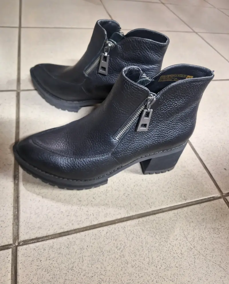 Botines de cuero negro con cierre lateral - 3
