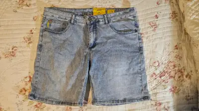 Bermudas de mezclilla azul claro para hombre - miniatura 1