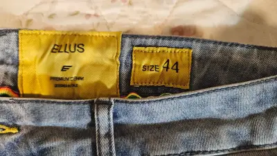 Bermudas de mezclilla azul claro para hombre - miniatura 2