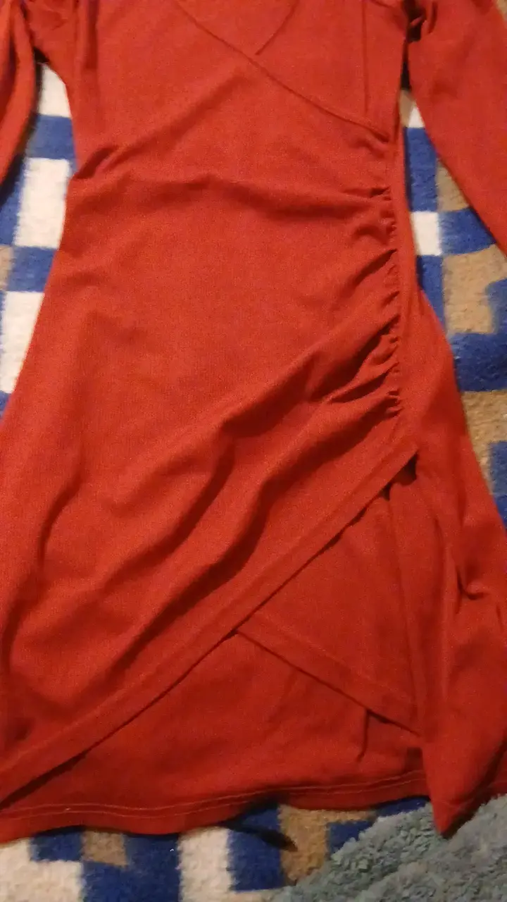Vestido corto rojo con mangas largas - 2
