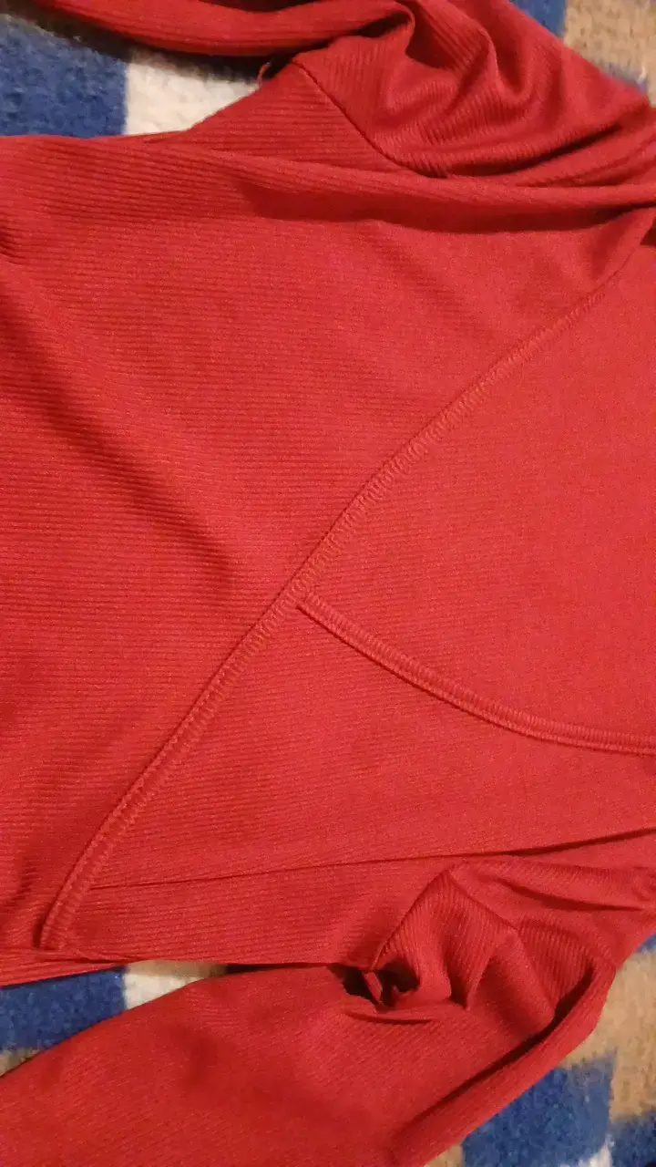 Vestido corto rojo con mangas largas - 3