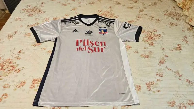 Camiseta Colo-Colo Adidas gris 2023 - 1