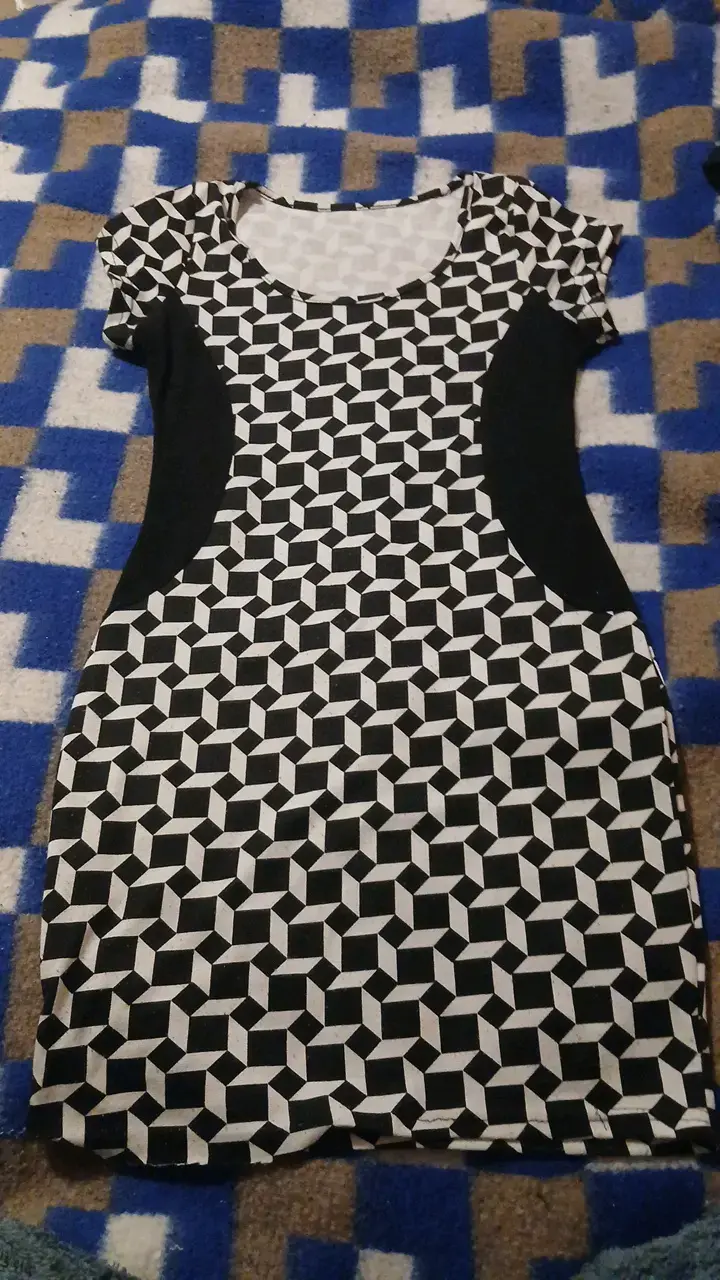 Vestido geométrico blanco y negro