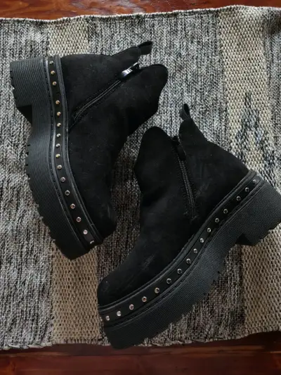 Botines negros con tachas talla 38 - miniatura 2