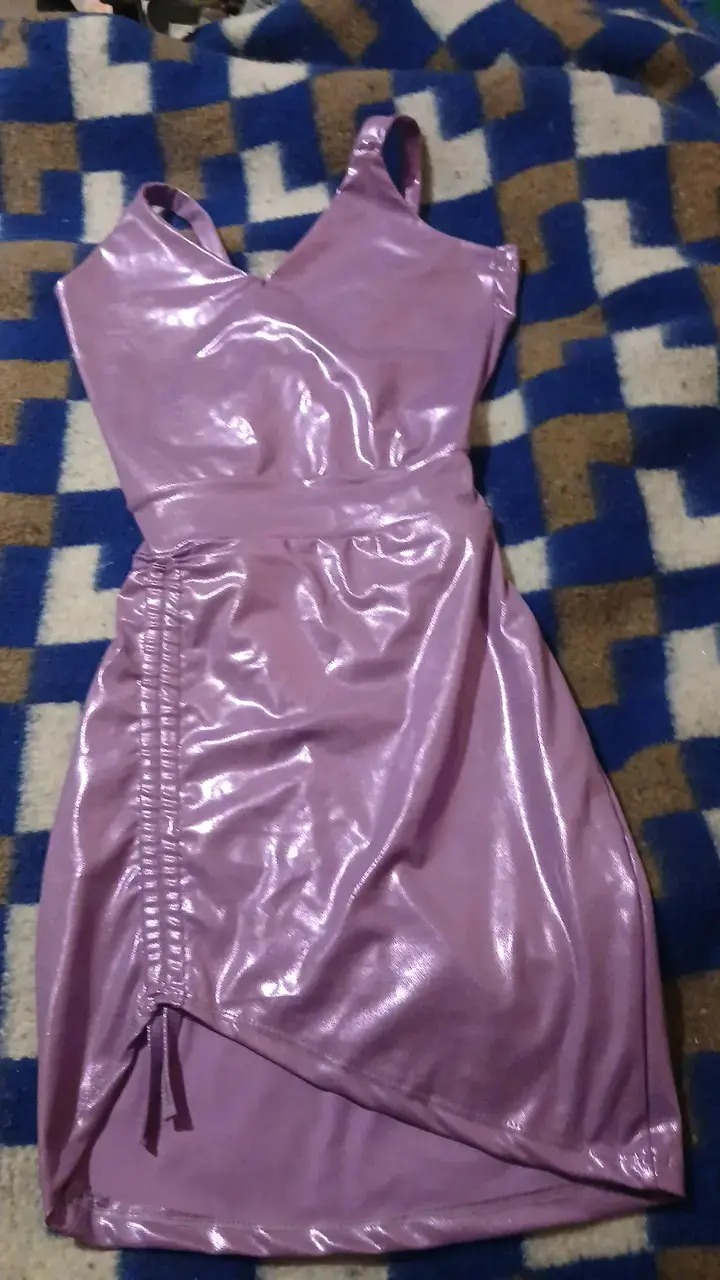 Vestido ajustado lila brillante