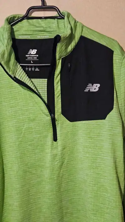 Polerón deportivo New Balance verde y negro - miniatura 1