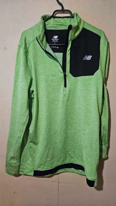 Polerón deportivo New Balance verde y negro - miniatura 2