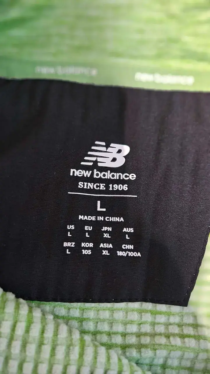 Polerón deportivo New Balance verde y negro - 3