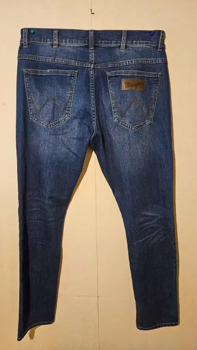 Jeans Wrangler azul clásico para hombre - miniatura 4