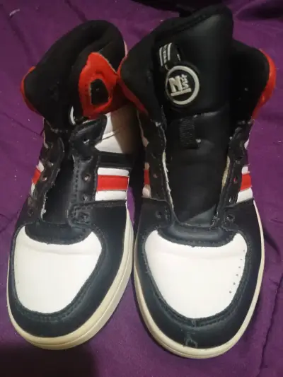 Zapatillas North Star negras y blancas - miniatura 2