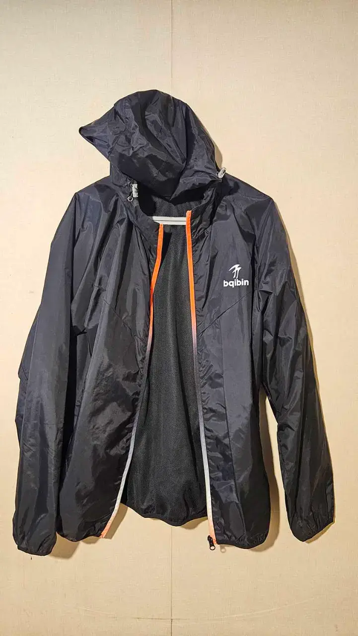 Chaqueta cortaviento negra con capucha Bqibin - 1