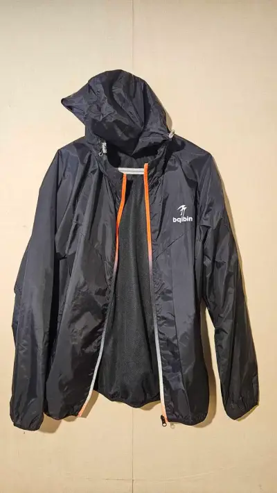 Chaqueta cortaviento negra con capucha Bqibin - miniatura 1