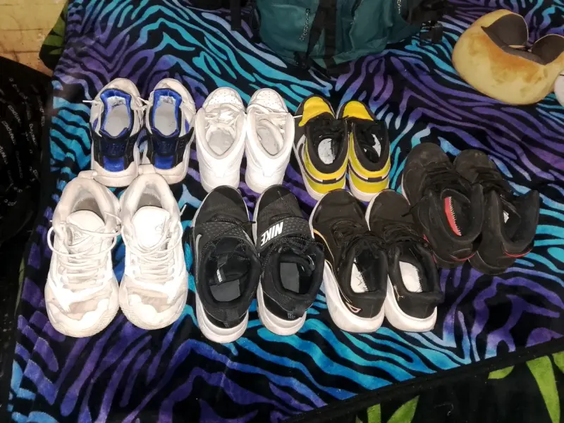 Lote de zapatillas deportivas variadas