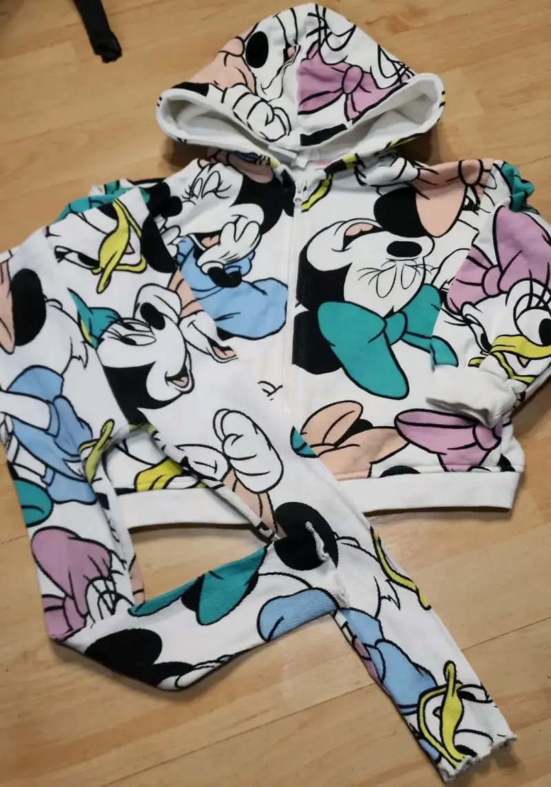 Buzo con capucha estampado personajes Disney