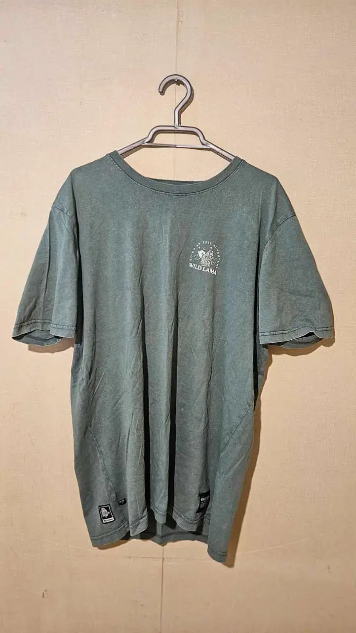 Polera verde Wild Lama unisex