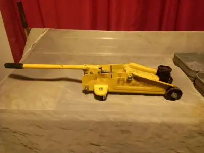 Gato hidráulico amarillo para auto - miniatura 3