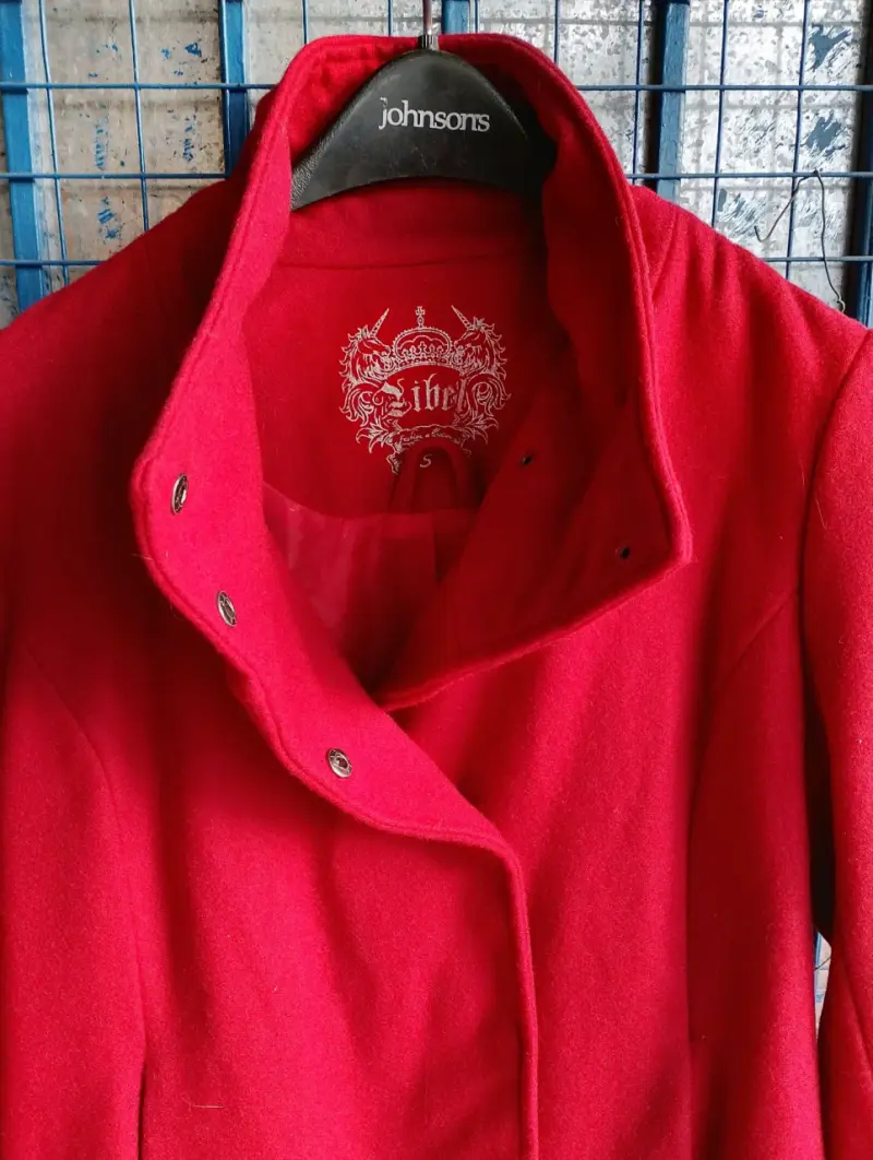 Abrigo rojo de lana estilo militar - 1