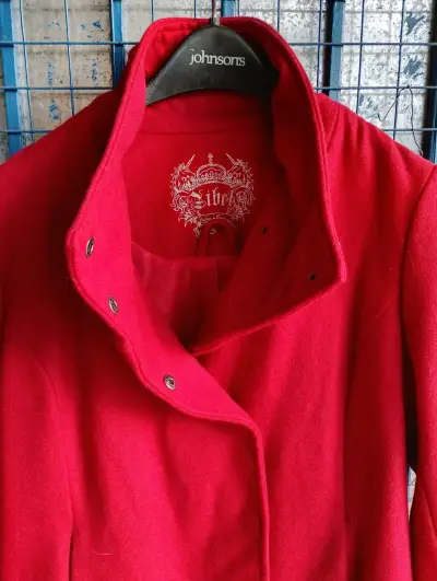 Abrigo rojo de lana estilo militar - miniatura 1