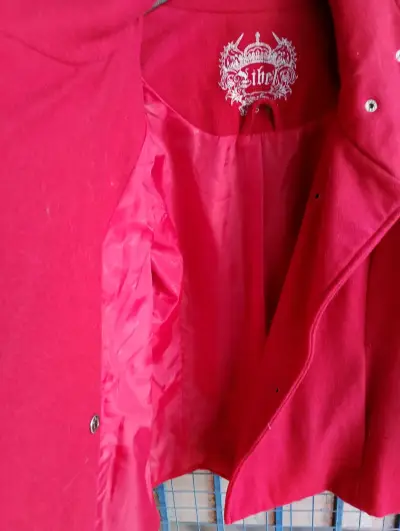 Abrigo rojo de lana estilo militar - miniatura 3