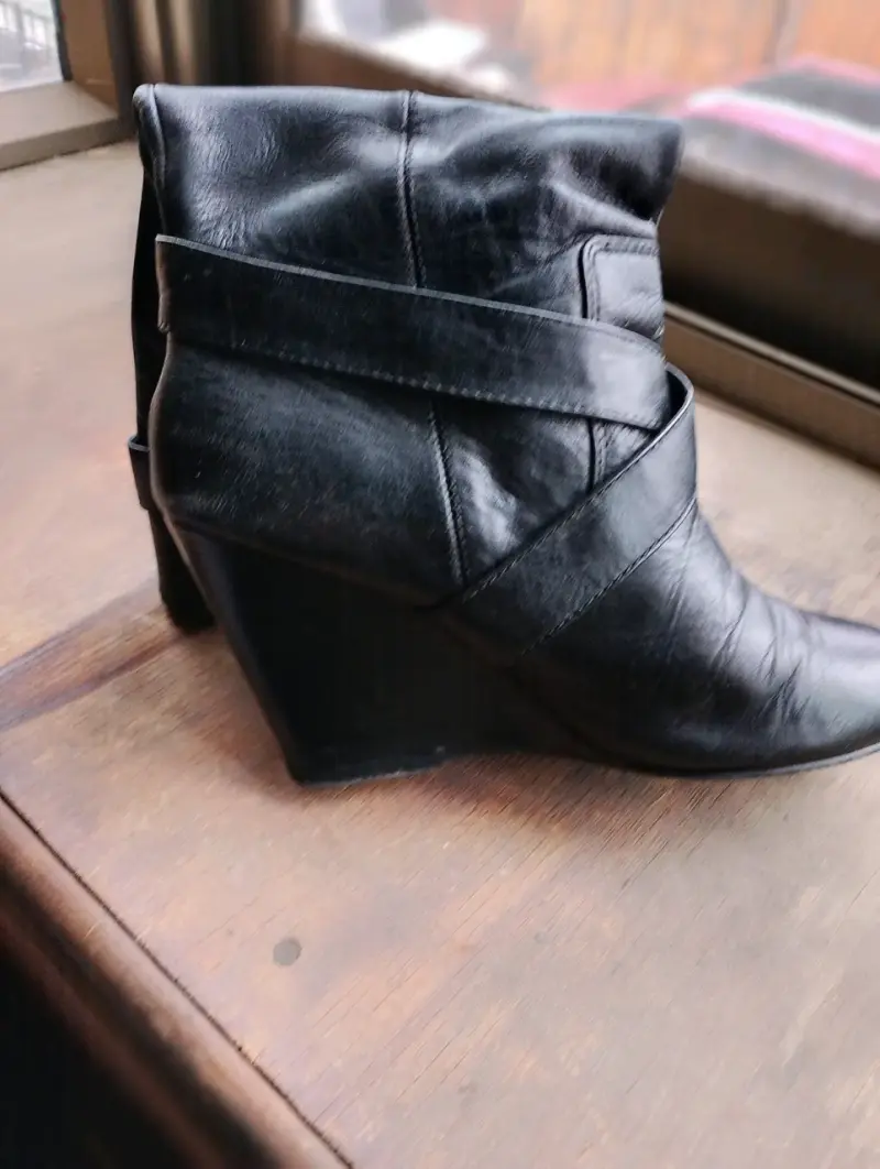 Botas negras de cuero con tacón alto - 3