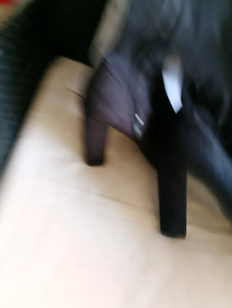 Botas negras de gamuza con tacón alto - 2