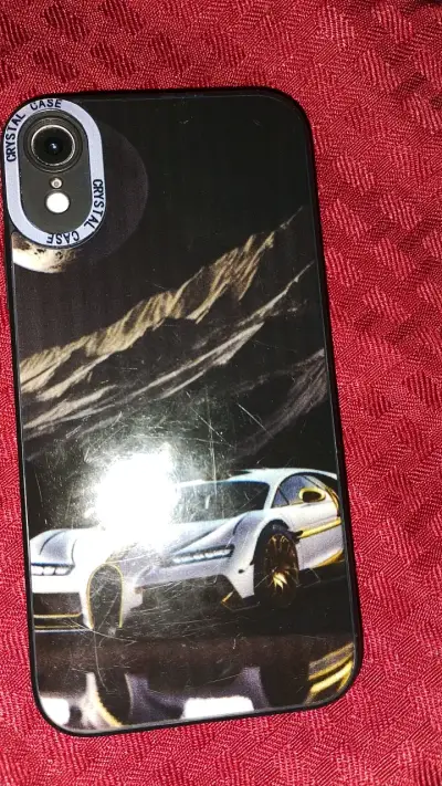 Smartphone con pantalla OLED y fondo de pantalla Tierra - miniatura 2