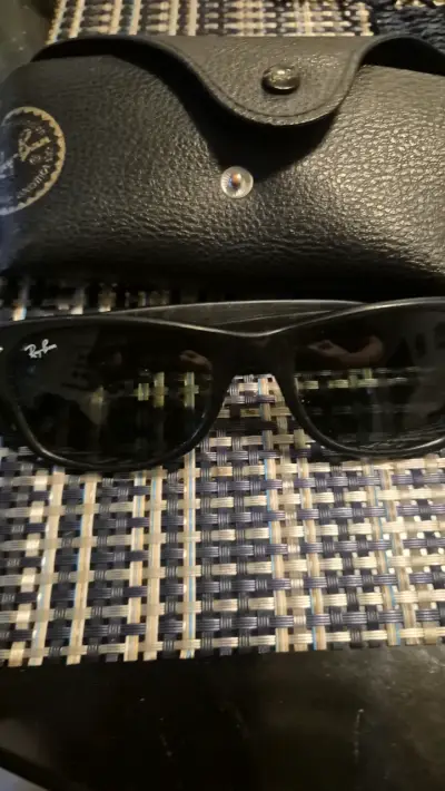 Gafas de sol Ray-Ban negras clásicas - miniatura 1