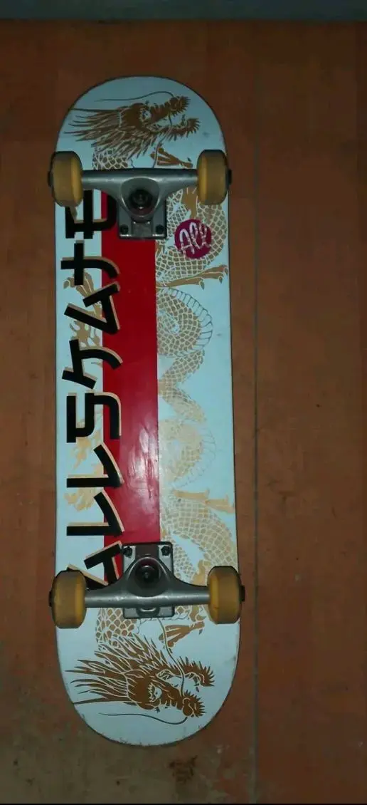 skate con diseño de dragón - 1