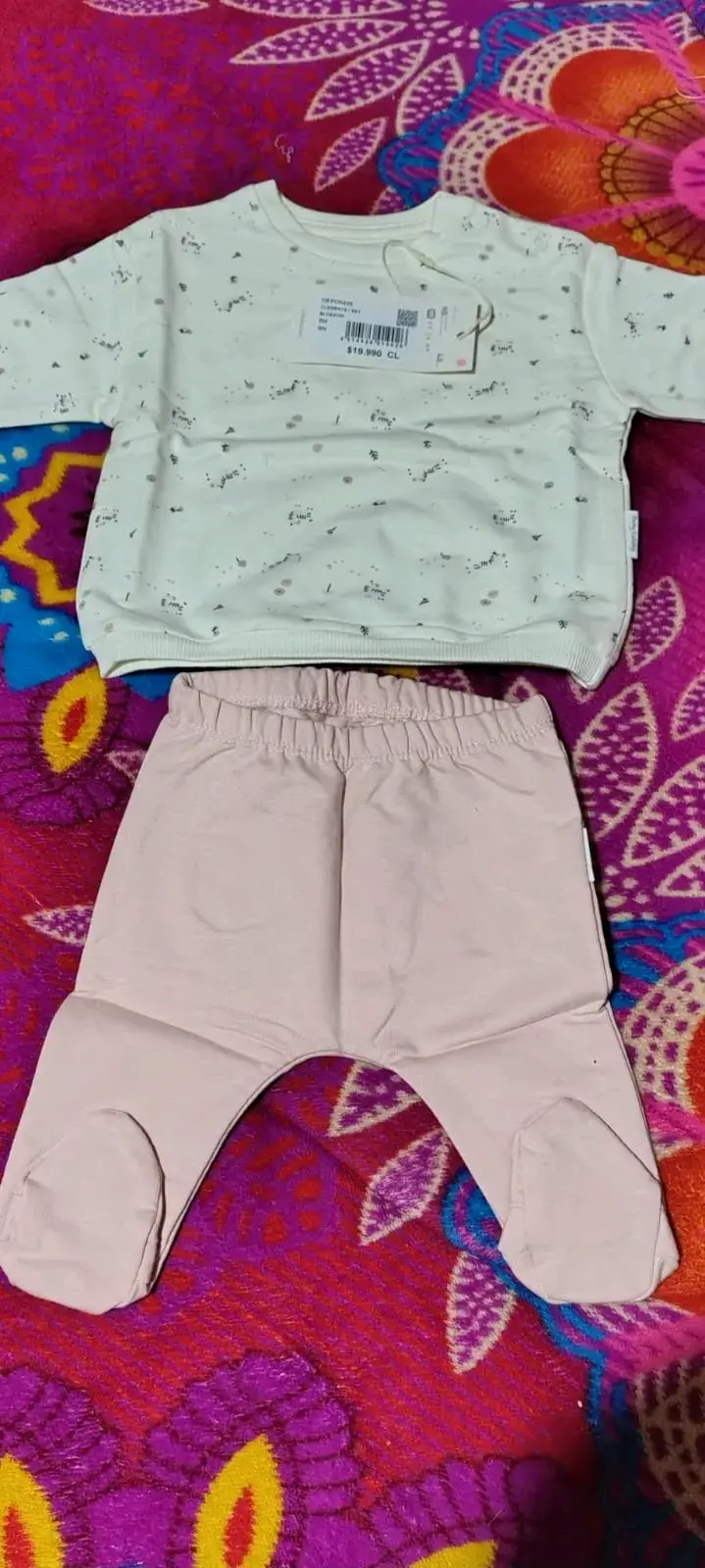 Conjunto de bebé estampado y pantalón collokyrosa