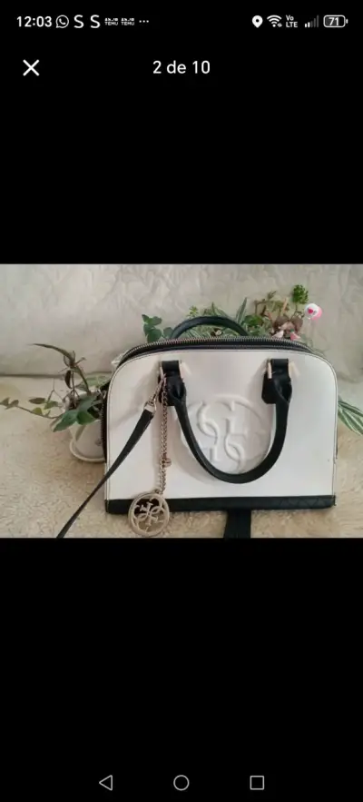 Bolso de mano blanco con logo y cadena - miniatura 2