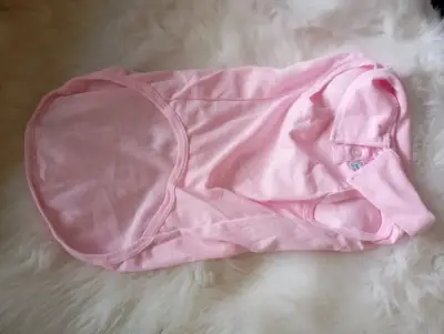 Polera polo rosa para perritos - miniatura 3
