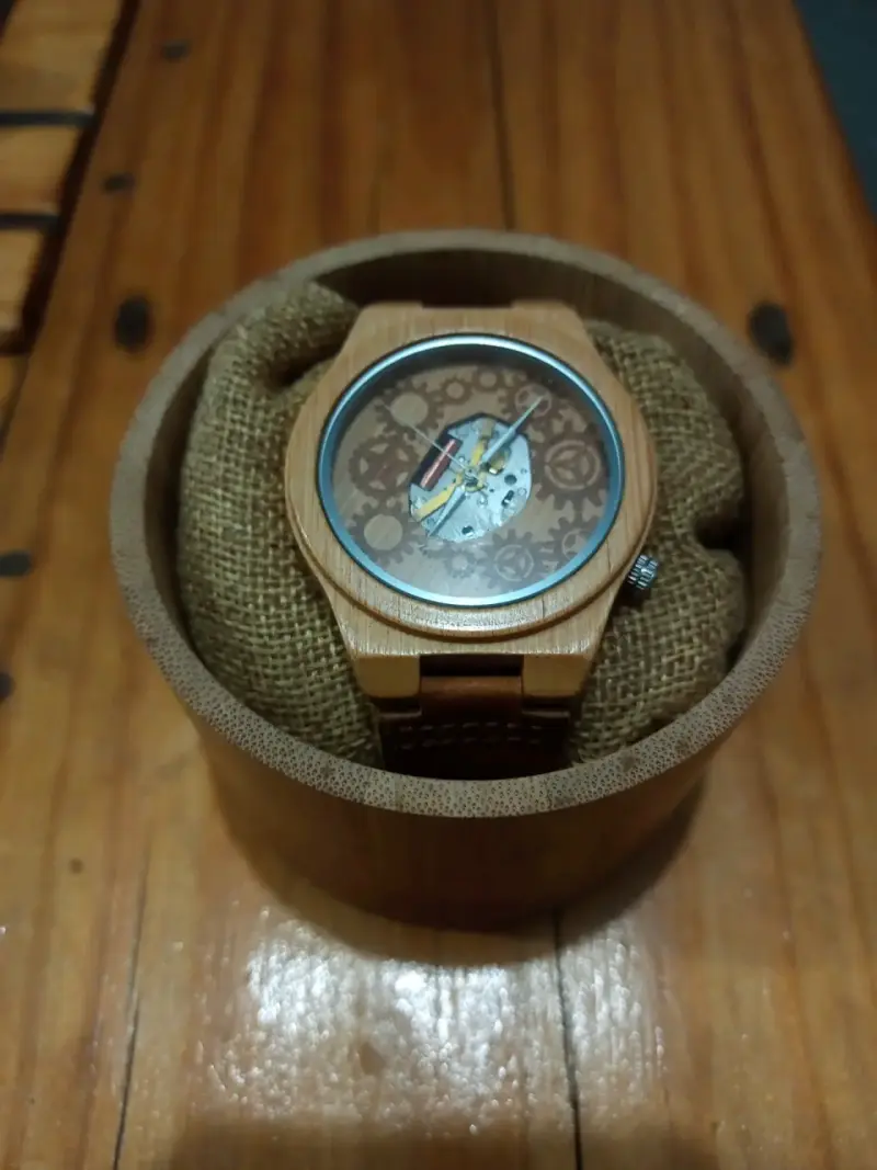 Reloj de madera Marca tohe - 2