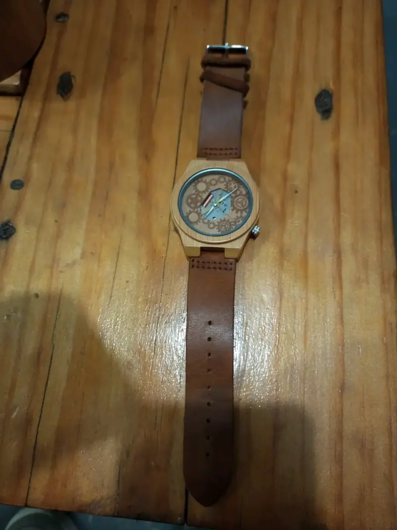 Reloj de madera Marca tohe - 3