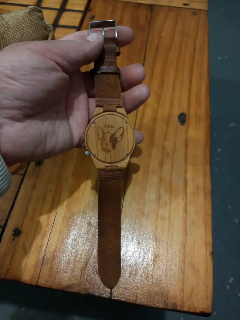 Reloj de madera Marca tohe - 4