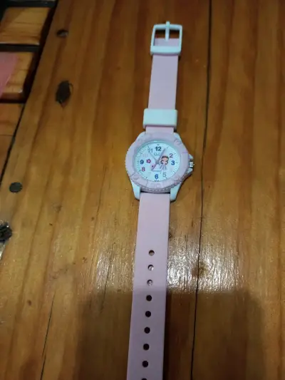 Reloj infantil rosa con diseño de dibujos - miniatura 2