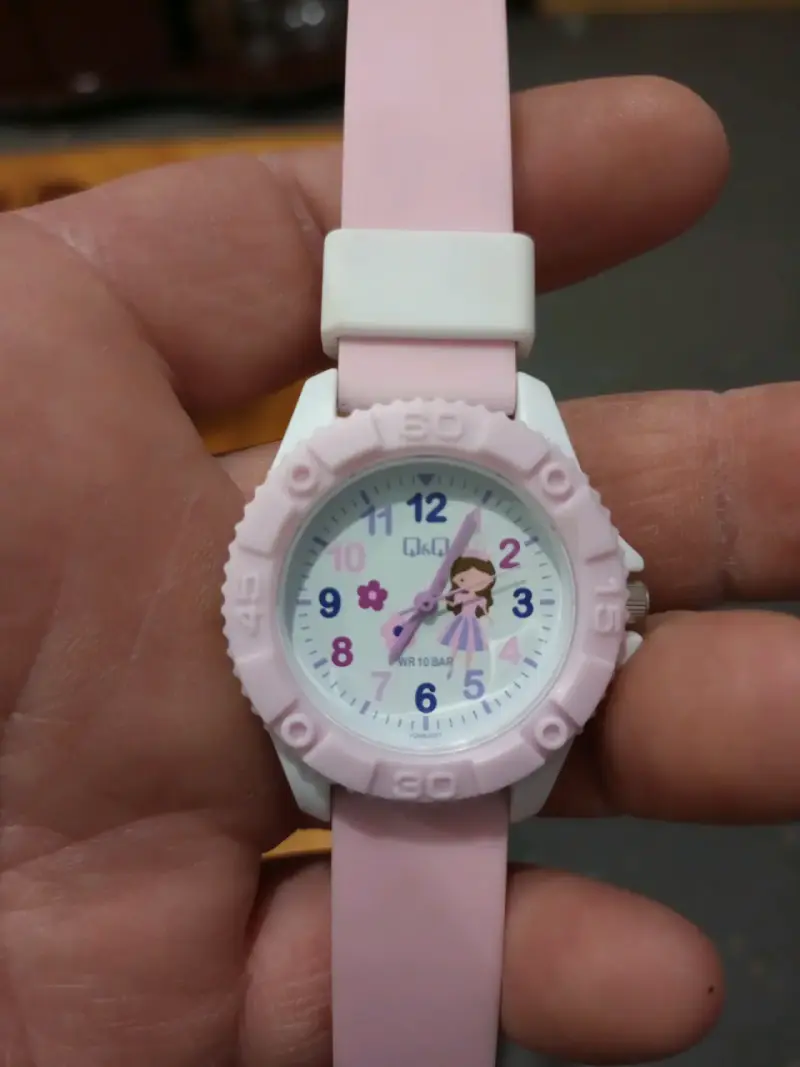 Reloj infantil rosa con diseño de dibujos - 3