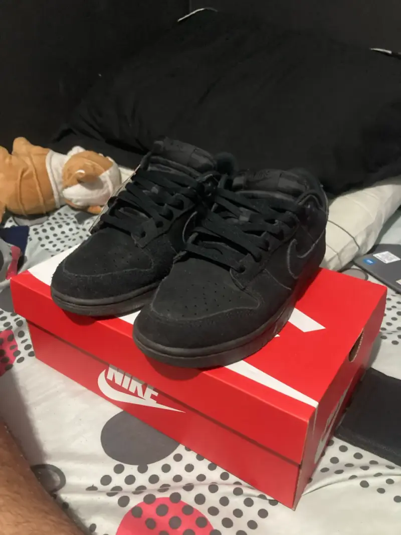 Zapatillas Nike negras en buen estado - 1