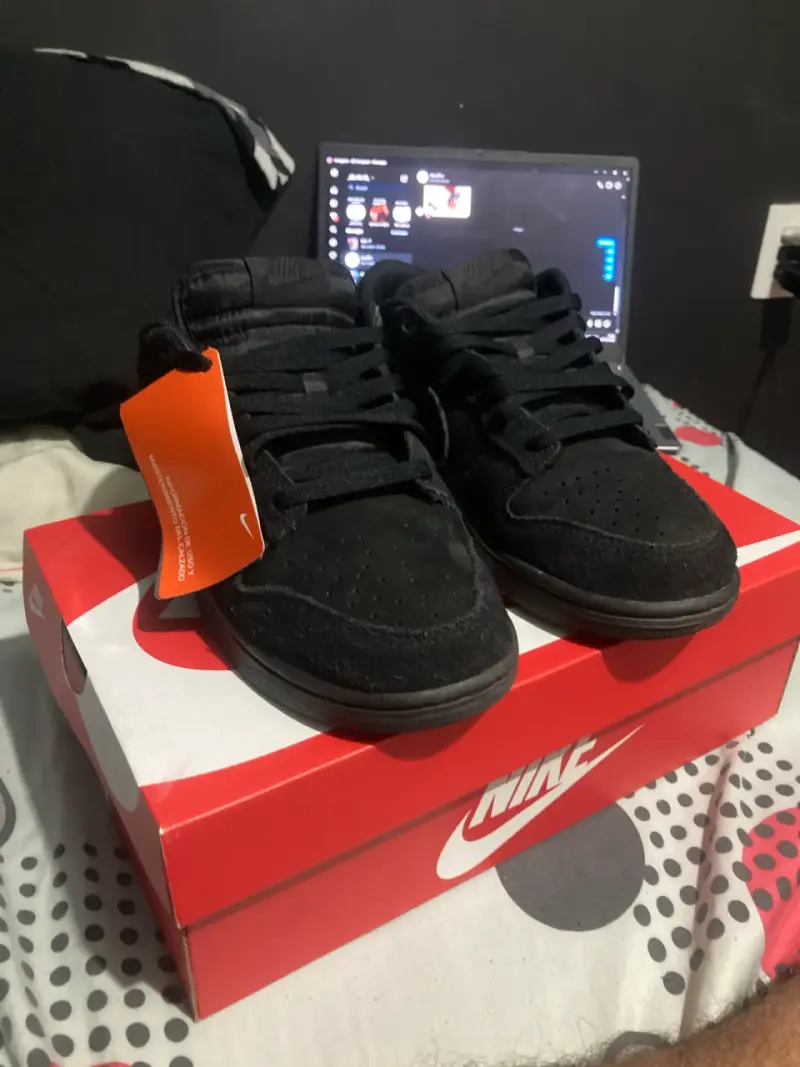 Zapatillas Nike negras en buen estado - 2