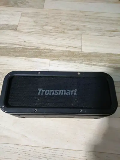 Parlante Bluetooth Tronsmart portátil negro - miniatura 1