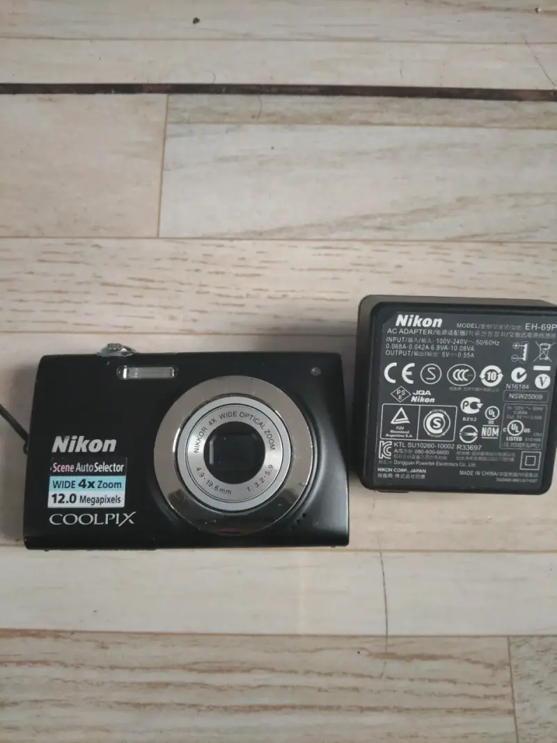 Cámara Nikon Coolpix 12MP con Zoom Óptico - 5