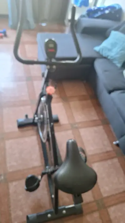 Bicicleta estática para ejercicio en casa - miniatura 1