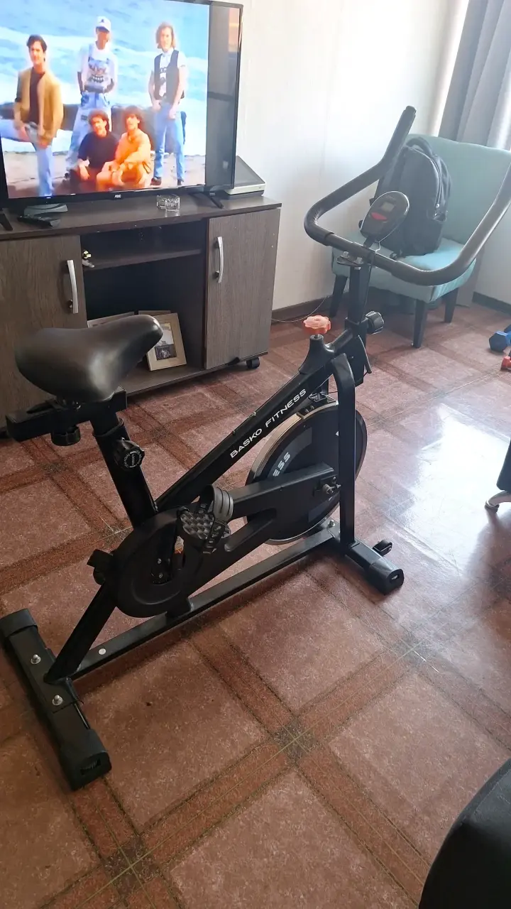 Bicicleta estática para ejercicio en casa - 2
