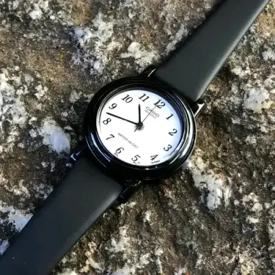 Reloj análogo Casio MR clásico y confiable - miniatura 2