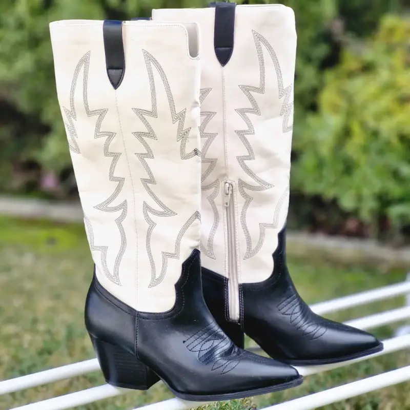 Botas vaqueras bicolor de ecocuero