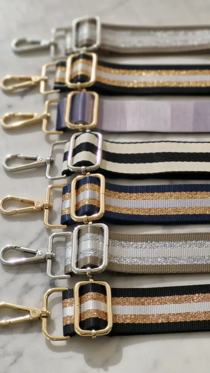 Correas ajustables para bolsos con hebillas doradas
