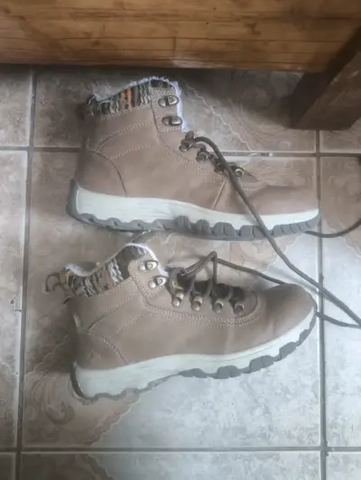Botas de montaña beige con forro térmico - miniatura 1