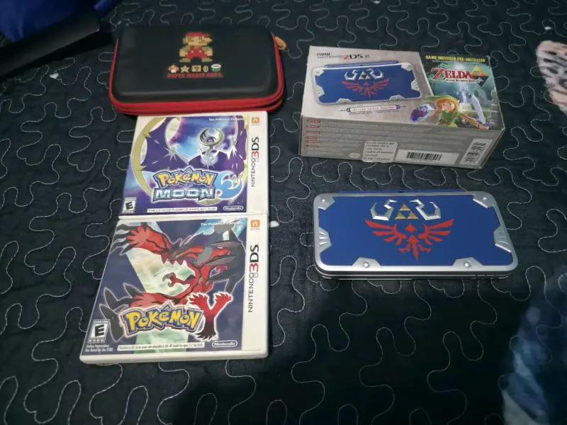 Consola Nintendo 2DS XL Zelda Edition con juegos Pokémon - 1