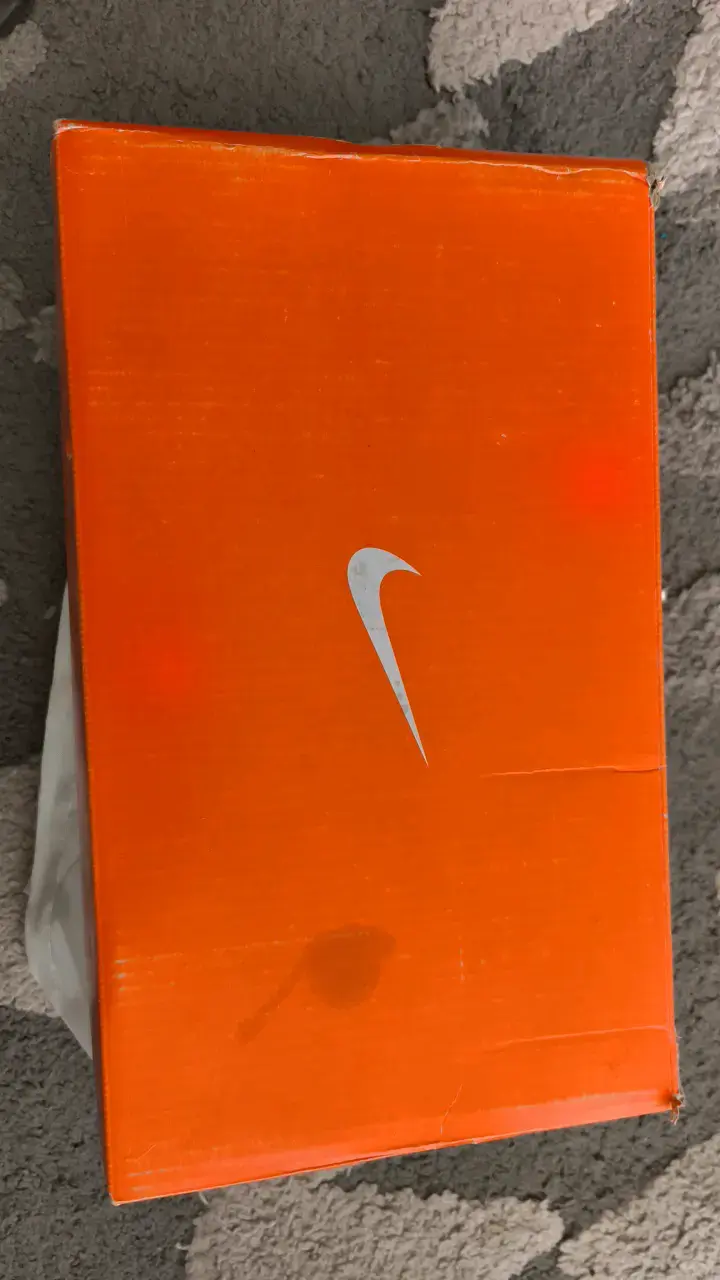 Caja de zapatos Nike naranja