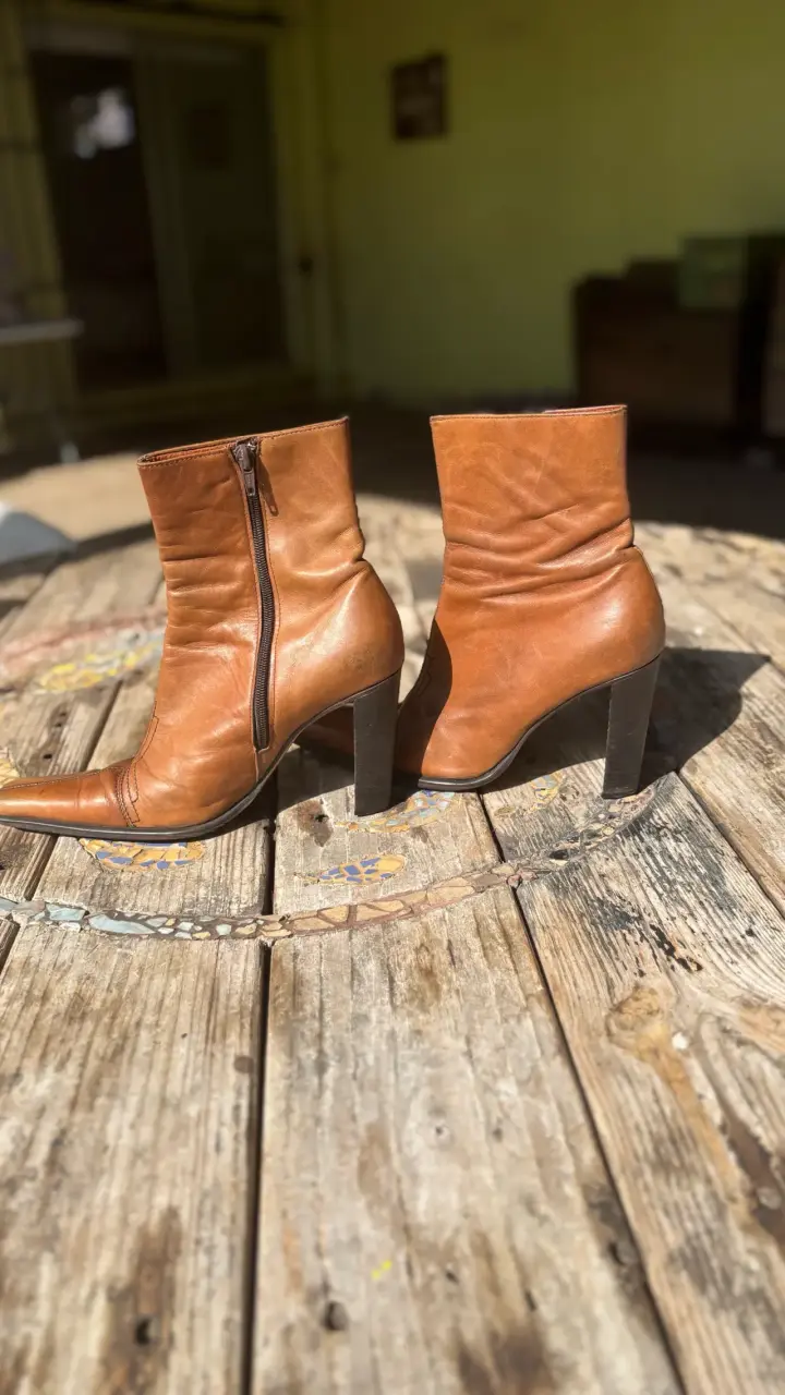 Botines de cuero marrón con tacón alto - 2